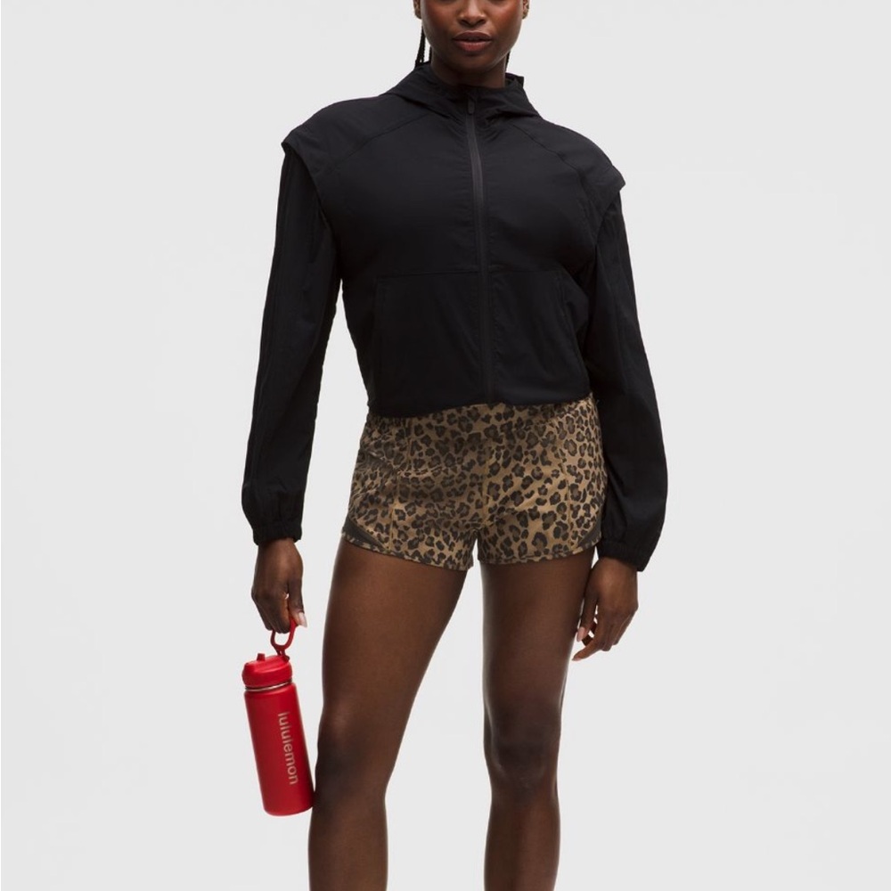 Lululemon Hotty Hot High Rise Shorts 2.5 in - Picture 2 of 2